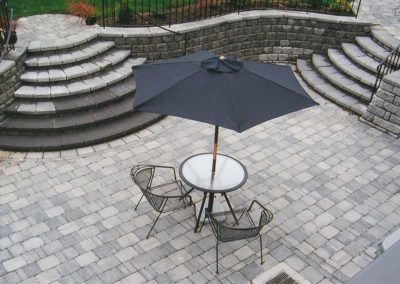 Custom curves make for an outstanding new patio