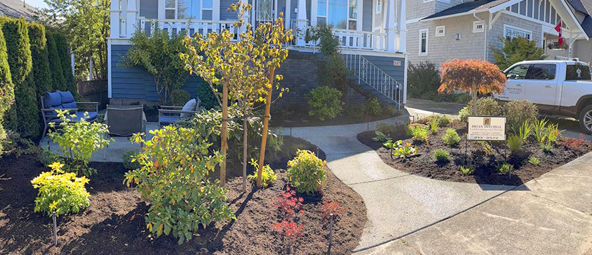 small garden with patio